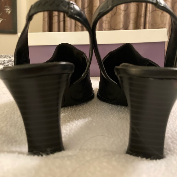 MOOTSIES TOOTSIES BLACK STRAP-BACK HEELS-sz 7 1/2 - Picture 4 of 6